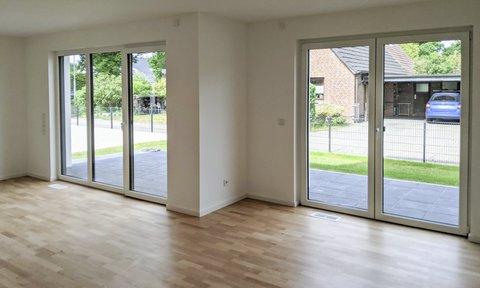 Große Fensterfornt zur Terrasse im Doppelhaus in Ahrensburg Große Fensterfornt zur Terrasse im Doppelhaus in Ahrensburg