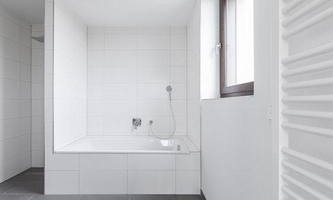 Wannenbad: Penthouse von HELMA in Berlin-Karlshorst Wannenbad: Penthouse von HELMA in Berlin-Karlshorst