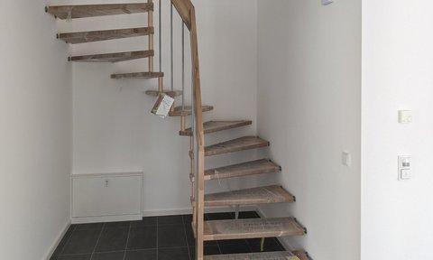 Holztreppe im Doppelhaus in Ahrensburg Holztreppe im Doppelhaus in Ahrensburg