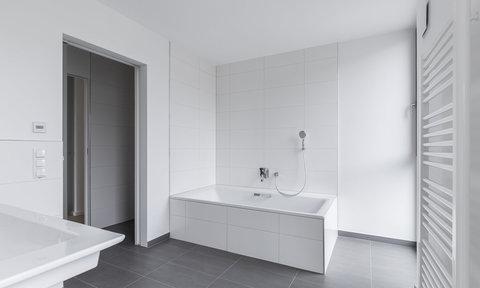 Bad: Wohnungen "Wohnen im Park" in Karlshorst Bad: Wohnungen "Wohnen im Park" in Karlshorst