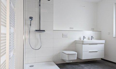 Badezimmer im Doppelhaus in Ahrensburg Badezimmer im Doppelhaus in Ahrensburg