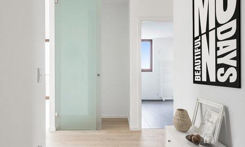 Flur: Penthouse von HELMA in Berlin-Karlshorst Flur: Penthouse von HELMA in Berlin-Karlshorst